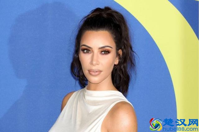 金·卡戴珊发个帖子就能赚到100万美元，她是如何做到的？