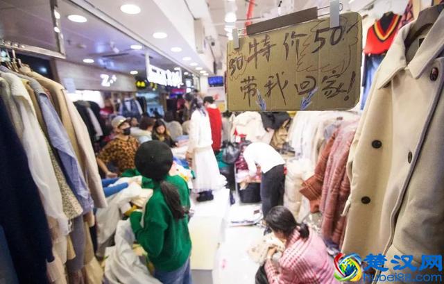 围巾10块，衣服20，杭州这个地方又到了买衣服“跟不要钱一样”的日子……