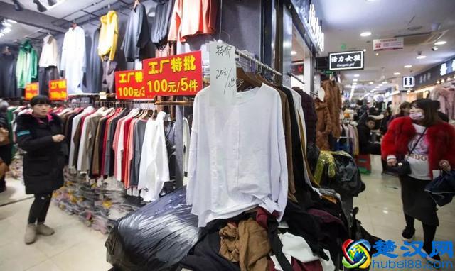 围巾10块，衣服20，杭州这个地方又到了买衣服“跟不要钱一样”的日子……