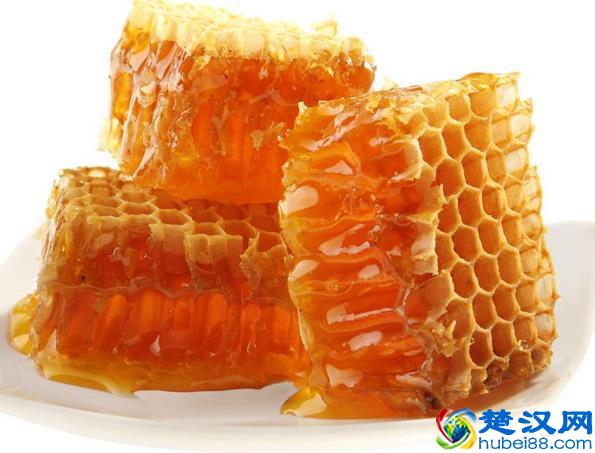 捅了马蜂窝别浪费 蜂巢杀菌消炎功效媲美蜂蜜