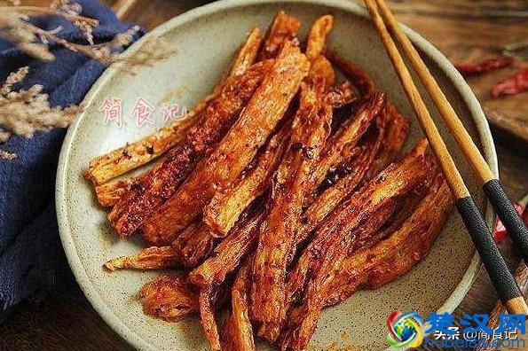 吃了30年辣条，才知道做法这么简单，2块钱做一大盘，1分钟学会