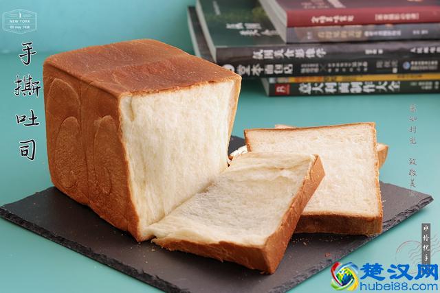 只需一次发酵，就可做出棉软的吐司，用手撕着吃，让你一吃上瘾
