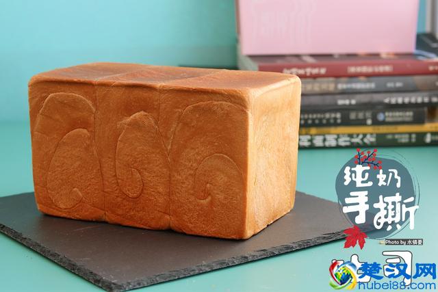 只需一次发酵，就可做出棉软的吐司，用手撕着吃，让你一吃上瘾