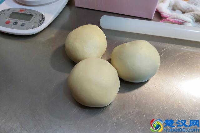 只需一次发酵，就可做出棉软的吐司，用手撕着吃，让你一吃上瘾