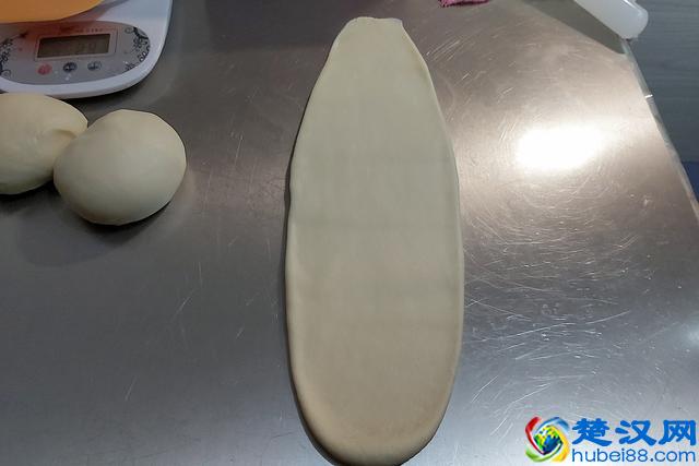 只需一次发酵，就可做出棉软的吐司，用手撕着吃，让你一吃上瘾