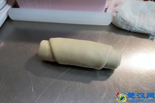 只需一次发酵，就可做出棉软的吐司，用手撕着吃，让你一吃上瘾