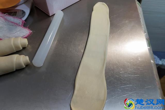 只需一次发酵，就可做出棉软的吐司，用手撕着吃，让你一吃上瘾