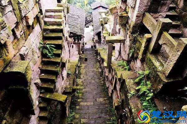 四川有座神秘石头城，位于城市却很清静，还藏着一消失的“秘密”