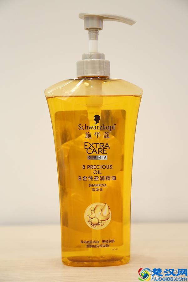 从头发蓬松与防止出油能力来看，评测几款价格适中，无硅油洗发水