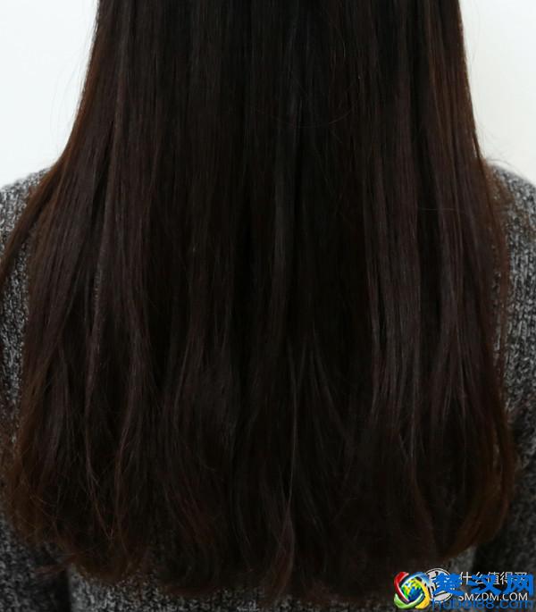 从头发蓬松与防止出油能力来看，评测几款价格适中，无硅油洗发水