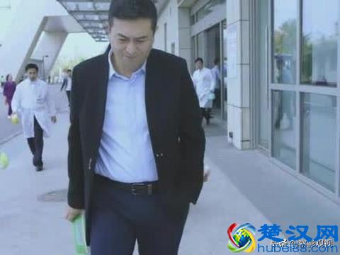 不得不承认影视娱乐圈走路姿势最帅的四个人