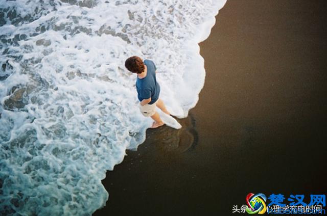 心理学家：一个人开始颓废的三种迹象，你是否拥有？