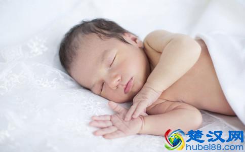 宝宝患上中耳炎有哪些症状？怎么护理？