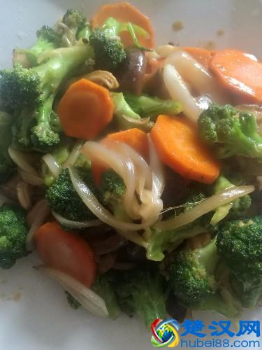 适合怀孕一到八个月的孕妇食用的菜谱：营养全面，荤而不腻，地道