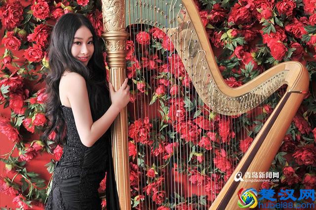 90后竖琴女孩 时薪5000元秒杀白领