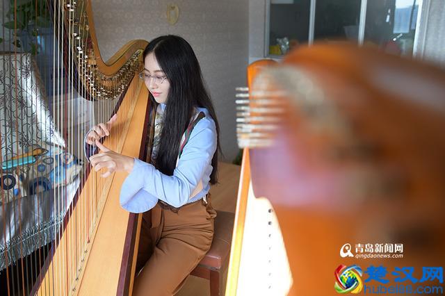 90后竖琴女孩 时薪5000元秒杀白领