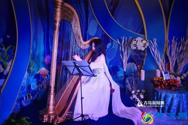 90后竖琴女孩 时薪5000元秒杀白领