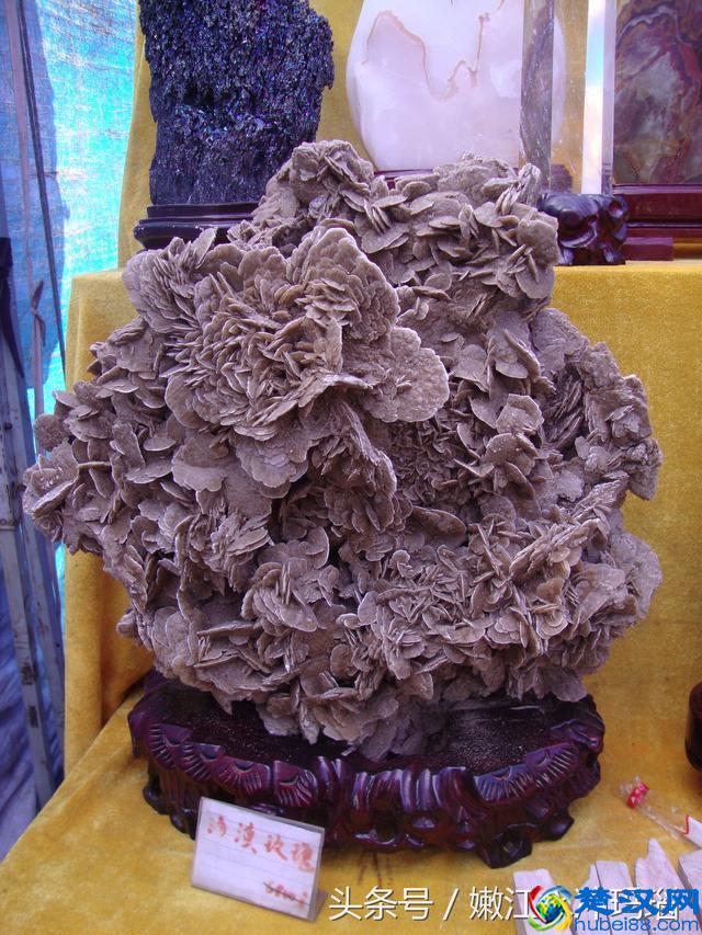 沙漠玫瑰石摆在卧室有害吗