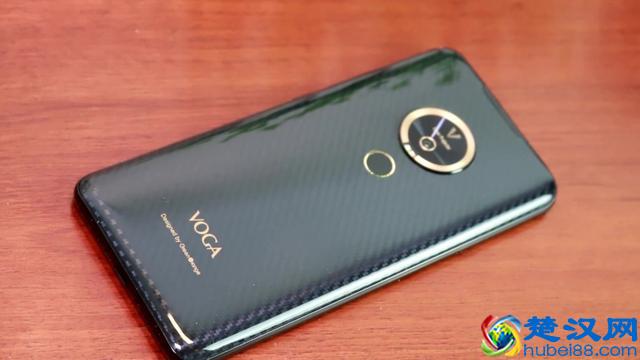 这款可以投影的手机，售价高达3000多，值得一买吗？