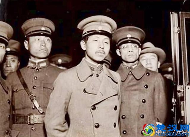 张学良为何不抵抗日军？四大原因，一生钟爱女人