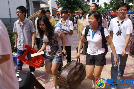 山东中医药大学喜迎5000余名2019级新生