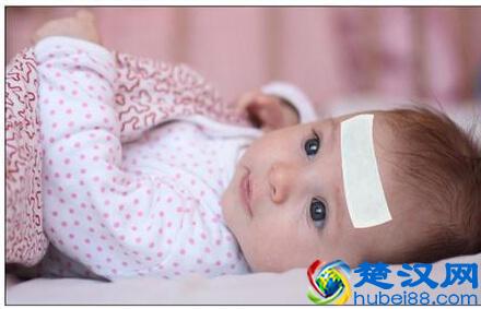 宝宝半夜发高烧怎么办？39.5度以下时用这几种方法能轻松退烧！