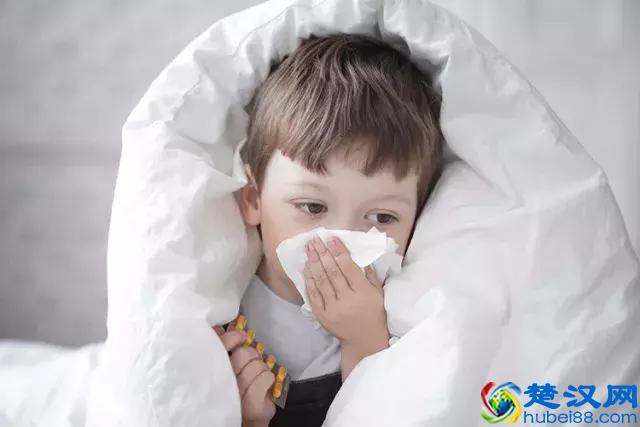 宝宝半夜发高烧怎么办？39.5度以下时用这几种方法能轻松退烧！