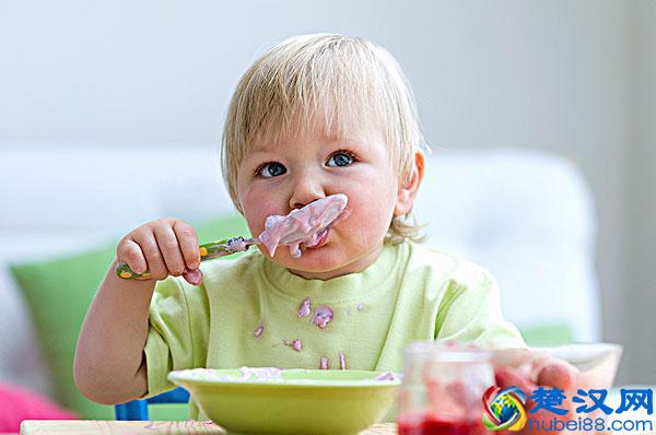宝宝几个月开始吃辅食？辅食吃什么好？如何给宝宝添加辅食最营养