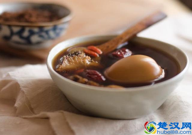 女人月经量少，这4种食疗方，可以帮你调理月经，保养卵巢防早衰