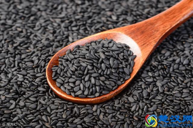 当代年轻人脱发严重，这3种防脱发的食物，可以常吃