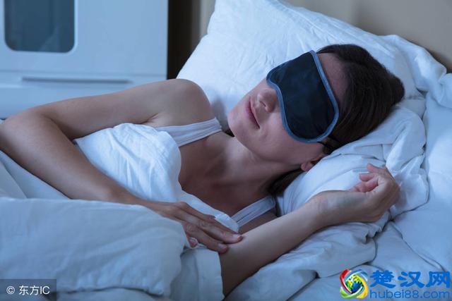 每天喝纯牛奶会变白吗?每天喝牛奶有什么好处?