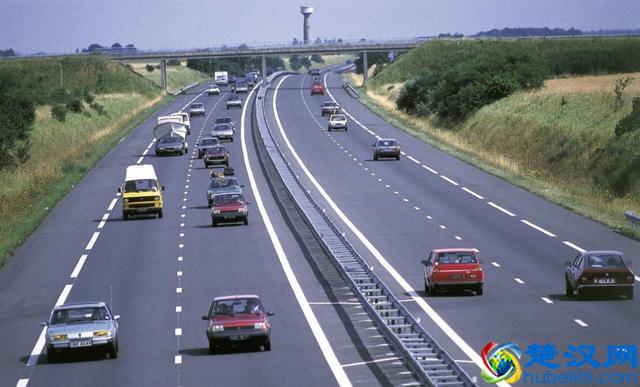 车上的定速巡航到底怎么用？很简单，新手学会轻松跑长途