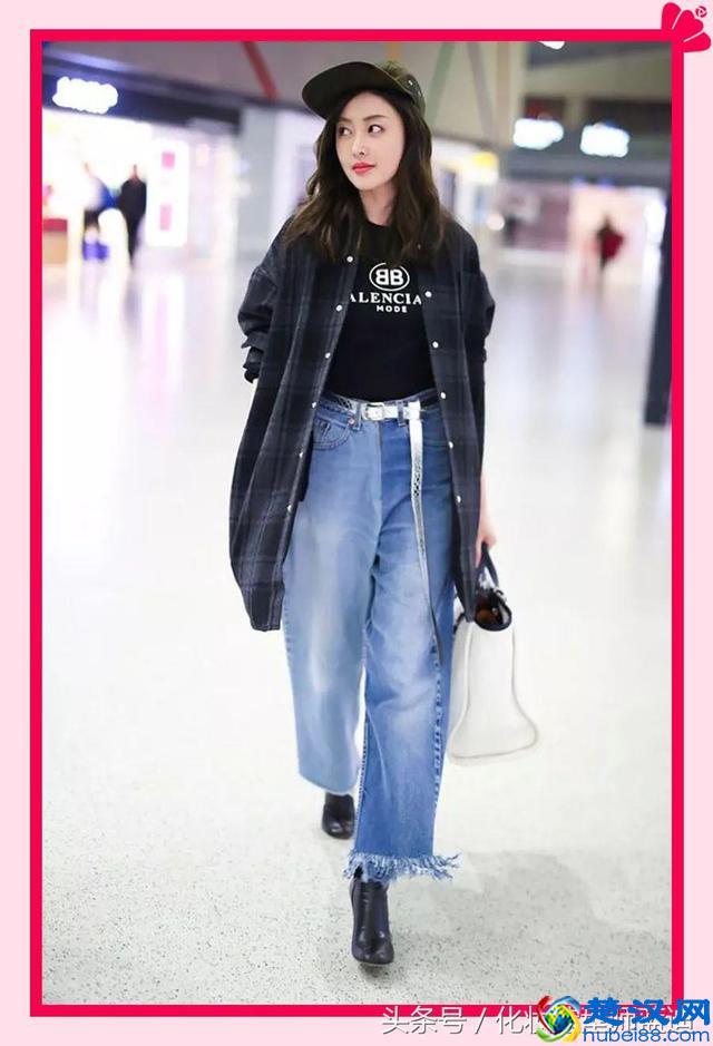张天爱时髦机场走秀，超模怎么穿都辣么好看！