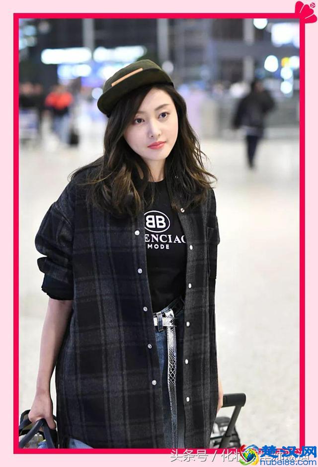 张天爱时髦机场走秀，超模怎么穿都辣么好看！