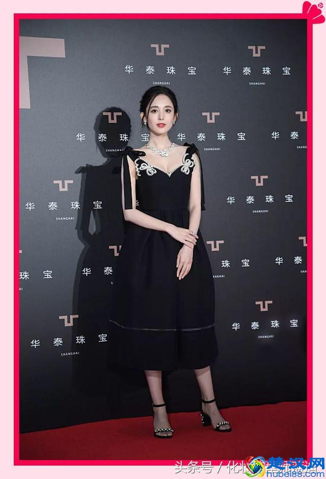 张天爱时髦机场走秀，超模怎么穿都辣么好看！