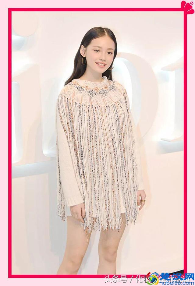 张天爱时髦机场走秀，超模怎么穿都辣么好看！