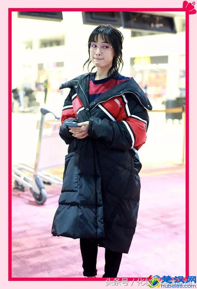 张天爱时髦机场走秀，超模怎么穿都辣么好看！