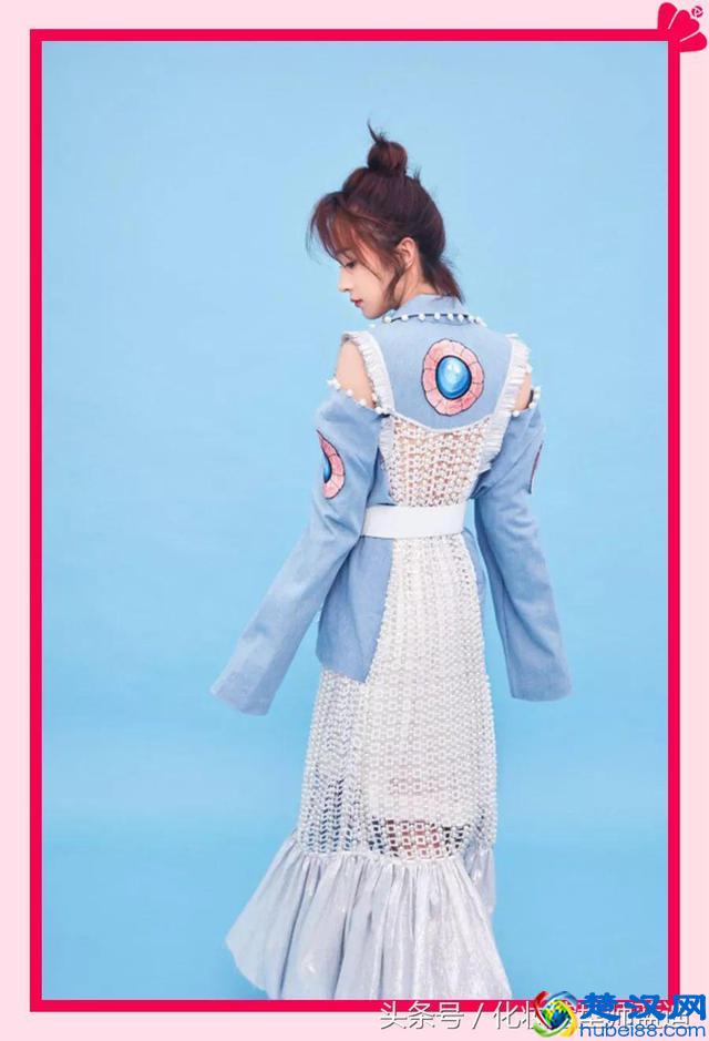 张天爱时髦机场走秀，超模怎么穿都辣么好看！