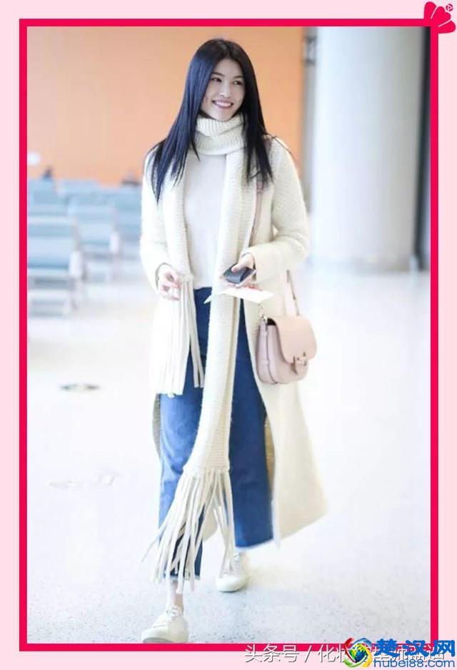 张天爱时髦机场走秀，超模怎么穿都辣么好看！