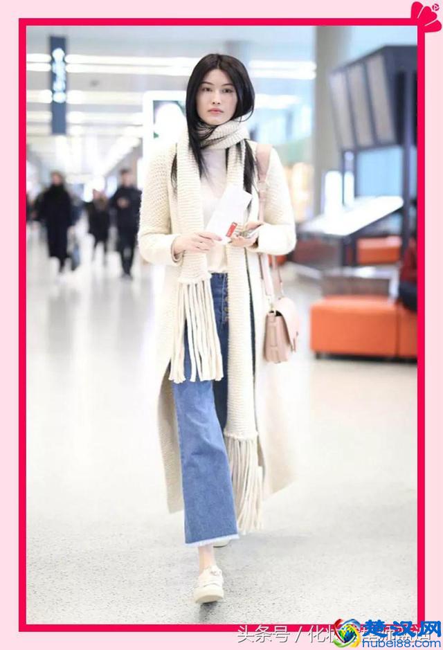 张天爱时髦机场走秀，超模怎么穿都辣么好看！