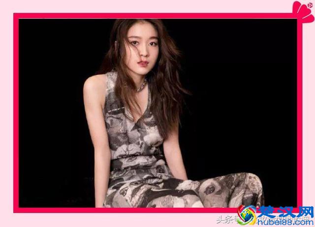 张天爱时髦机场走秀，超模怎么穿都辣么好看！