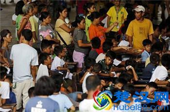 菲律宾数百名男孩行割礼 隔着屏幕就感到了疼