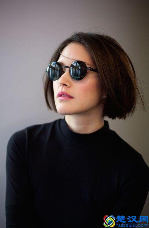 巴掌小脸适合什么发型才好看？