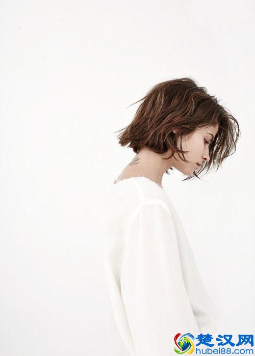 巴掌小脸适合什么发型才好看？