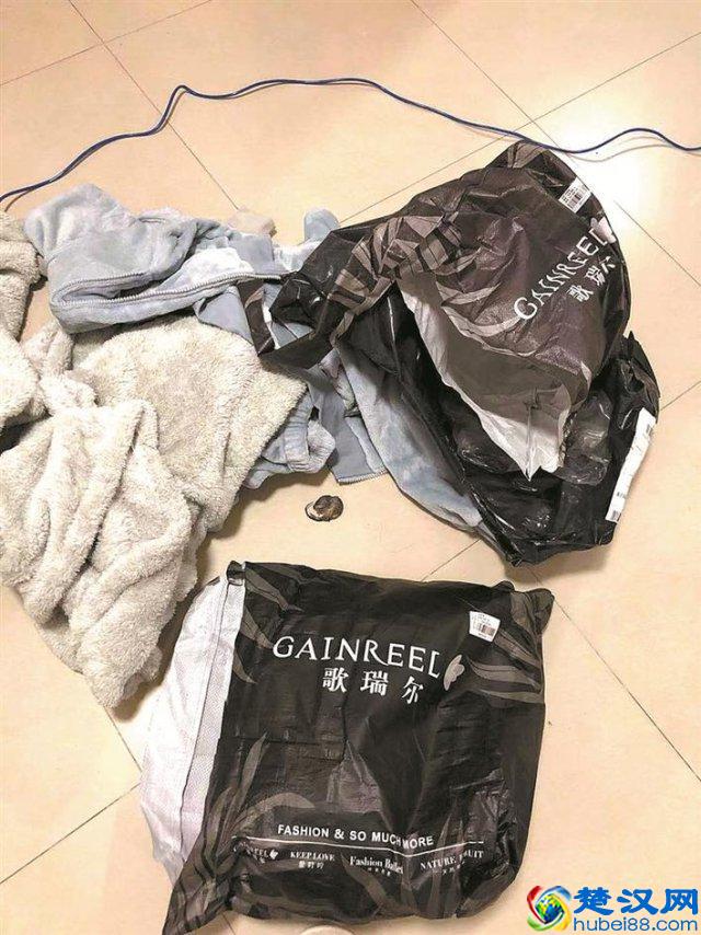 网上买了2件“歌瑞尔”,包裹内惊现老鼠;客服:寄回退款