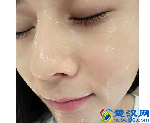 脸上长粉刺是什么原因？该怎么处理？