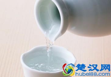 伏特加喝起来和白酒有什么区别？