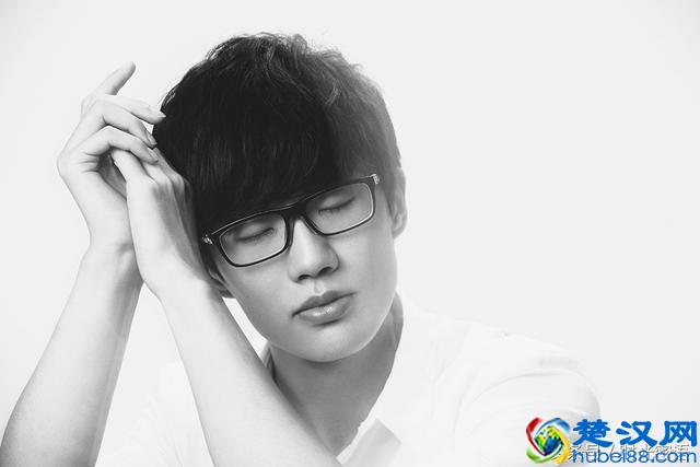 许嵩被称为周杰伦接班人，为什么有人说他是只会抄袭的非主流歌手