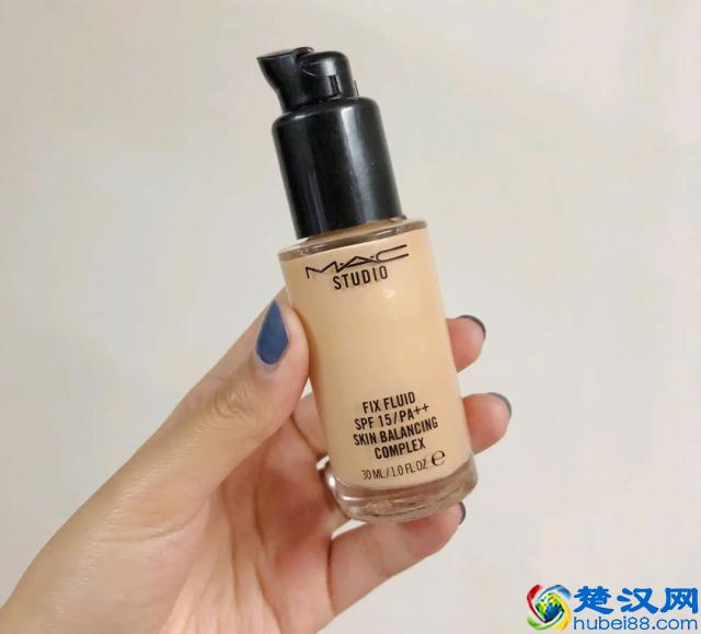 热门大牌粉底液测评：阿玛尼遮瑕好，MAC价格亲民，DW油皮最爱