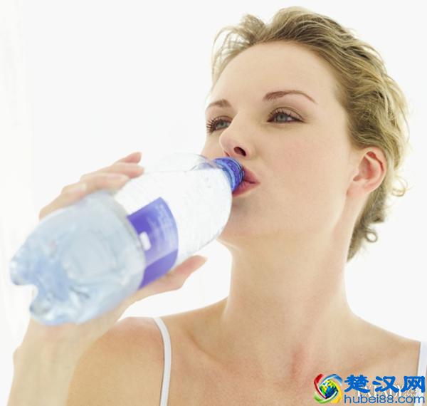 怎样喝水瘦身  掌握7个细节喝水巧瘦